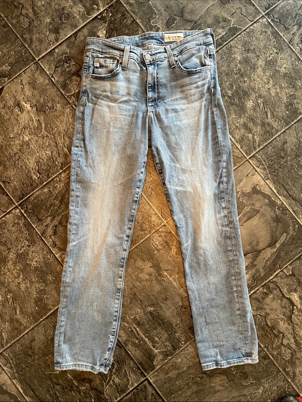 AG-ED MARI CROP HIGH-RISE SLIM STRAIGHT Distressed Vintage Wash Urban Jeans